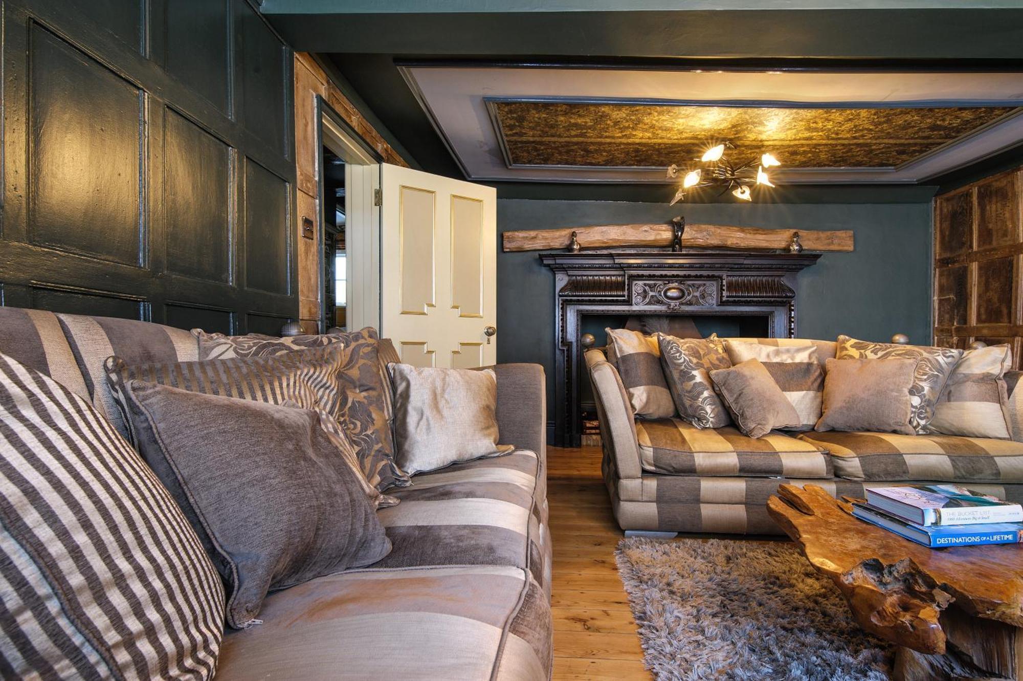 Huge Deluxe 600 Year Old Essex Manor, Hot Tub, Cinema Room, Sky Tv サフロン・ワルデン エクステリア 写真