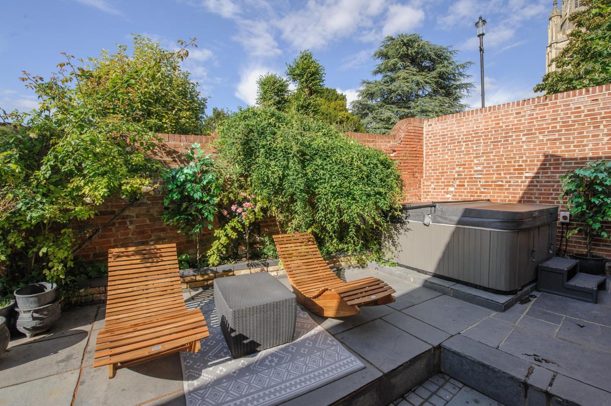 Huge Deluxe 600 Year Old Essex Manor, Hot Tub, Cinema Room, Sky Tv サフロン・ワルデン エクステリア 写真