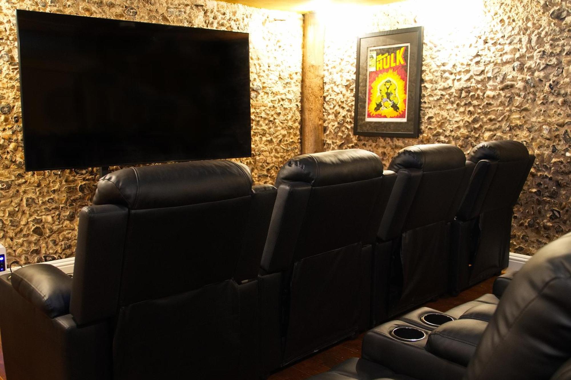 Huge Deluxe 600 Year Old Essex Manor, Hot Tub, Cinema Room, Sky Tv サフロン・ワルデン エクステリア 写真